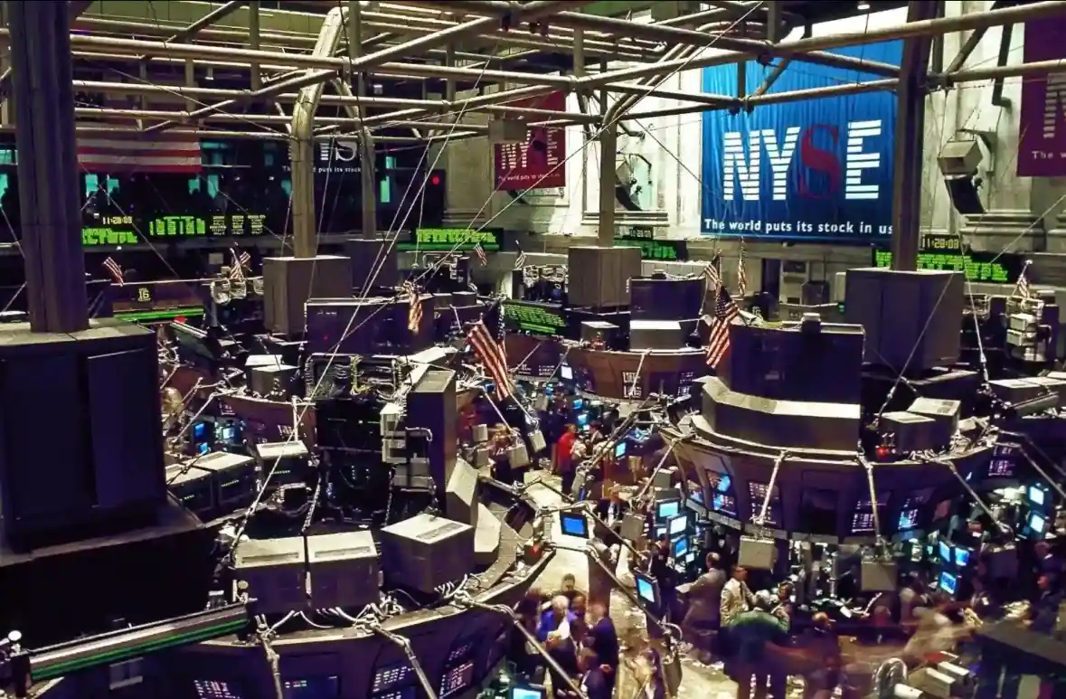 Wall Street Turun Usai Rekor, Komentar Trump Guncang Saham Properti
